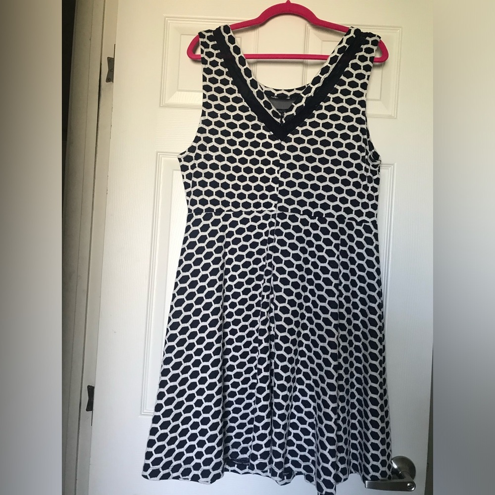 Dress - Picture 4 of 10
